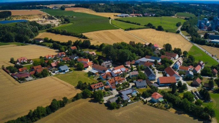 Grossansicht in neuem Fenster: Luftbildaufnahmen Zolling - Anglberg (2/4)