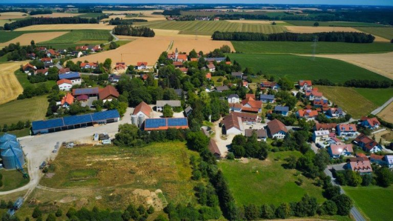 Grossansicht in neuem Fenster: Luftbildaufnahmen Zolling - Thann (2/4)