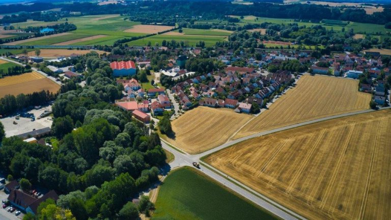 Grossansicht in neuem Fenster: Luftbildaufnahmen Zolling - Zolling (3/6)